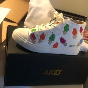 Girls size 1Y sneakers